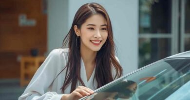 son ye jin tapping on car hood