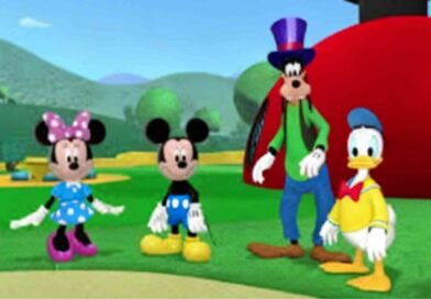 A 3D animated scene from Mickey Mouse Clubhouse showing the main characters on a green hill in front of the iconic red clubhouse. The show aired from 2006 to 2016 and was broadcast across Latin America including on Spanish-language platforms from 2014 to 2018.